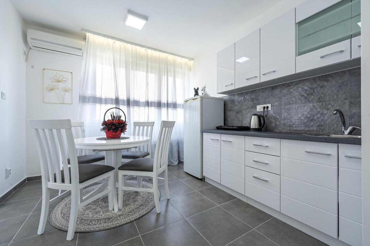Clock Tower Lux Apartment Podgorica Esterno foto